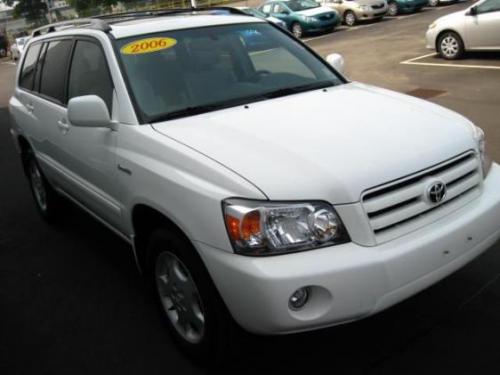 Photo Image Gallery & Touchup Paint: Toyota Highlander in Super White   (040)  YEARS: 2001-2007