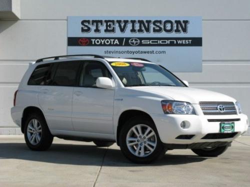 Photo Image Gallery & Touchup Paint: Toyota Highlander in Super White   (040)  YEARS: 2001-2007