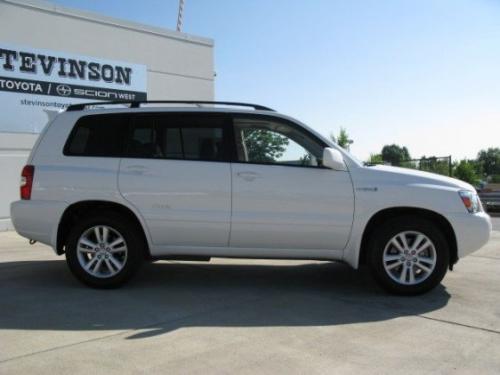 Photo Image Gallery & Touchup Paint: Toyota Highlander in Super White   (040)  YEARS: 2001-2007
