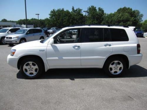 Photo Image Gallery & Touchup Paint: Toyota Highlander in Crystal White   (062)  YEARS: 2006-2007