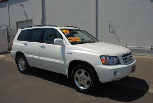 Photo Image Gallery & Touchup Paint: Toyota Highlander in Crystal White   (062)  YEARS: 2006-2007