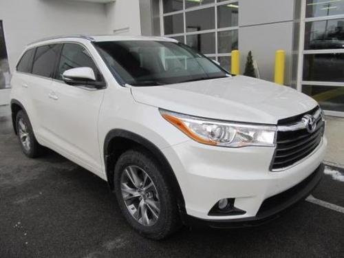 Photo Image Gallery & Touchup Paint: Toyota Highlander in Blizzard Pearl   (070)  YEARS: 2014-2017