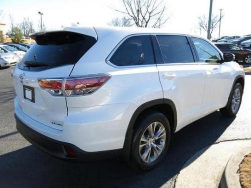Photo Image Gallery & Touchup Paint: Toyota Highlander in Blizzard Pearl   (070)  YEARS: 2014-2017