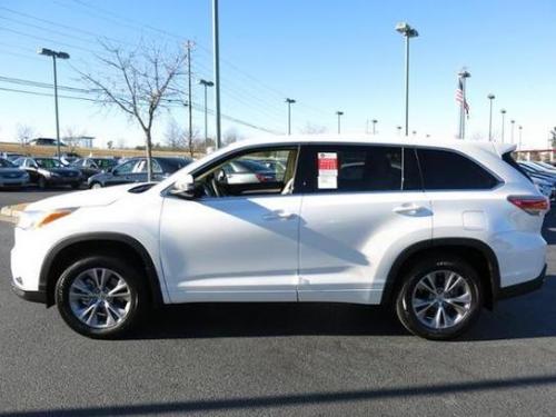Photo Image Gallery & Touchup Paint: Toyota Highlander in Blizzard Pearl   (070)  YEARS: 2014-2017