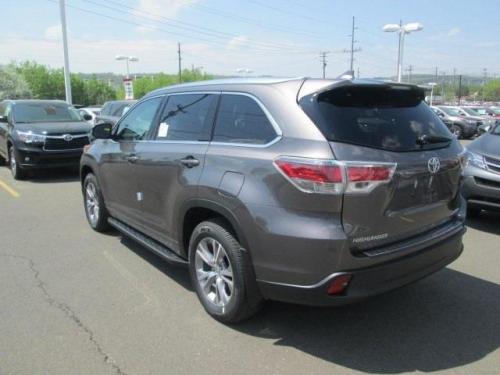 Photo Image Gallery & Touchup Paint: Toyota Highlander in Predawn Gray Mica  (1H1)  YEARS: 2014-2017