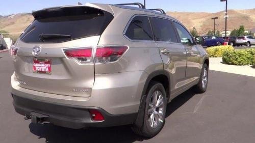 Photo Image Gallery & Touchup Paint: Toyota Highlander in Creme Brulee Mica  (5B2)  YEARS: 2014-2016
