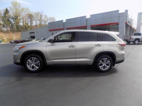 Photo Image Gallery & Touchup Paint: Toyota Highlander in Creme Brulee Mica  (5B2)  YEARS: 2014-2016