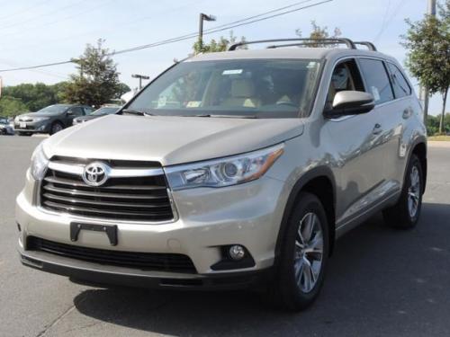 Photo Image Gallery & Touchup Paint: Toyota Highlander in Creme Brulee Mica  (5B2)  YEARS: 2014-2016