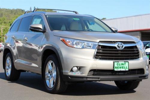 Photo Image Gallery & Touchup Paint: Toyota Highlander in Creme Brulee Mica  (5B2)  YEARS: 2014-2016