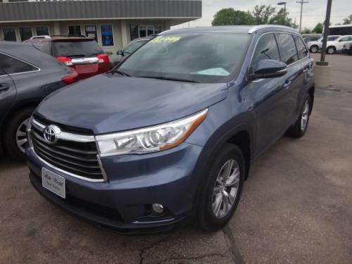Photo Image Gallery & Touchup Paint: Toyota Highlander in Shoreline Blue Pearl  (8V5)  YEARS: 2014-2017
