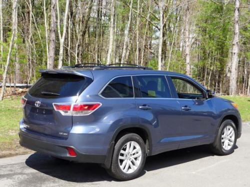 Photo Image Gallery & Touchup Paint: Toyota Highlander in Shoreline Blue Pearl  (8V5)  YEARS: 2014-2017