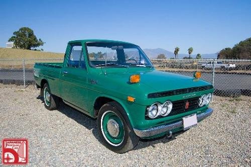 Photo of a 1971-1972 Toyota Hilux in Deep Green (paint color code 632