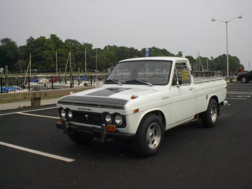Photo Image Gallery: Toyota Hilux in White    (XX2)  YEARS: -