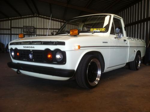 Photo Image Gallery: Toyota Hilux in White    (XX2)  YEARS: -
