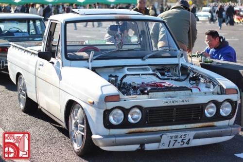 Photo Image Gallery: Toyota Hilux in White    (XX2)  YEARS: -