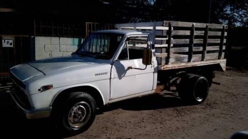 Photo Image Gallery: Toyota Hilux in White    (XX2)  YEARS: -