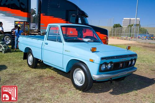 Photo Image Gallery: Toyota Hilux in Blue Gleam   (XX3)  YEARS: -