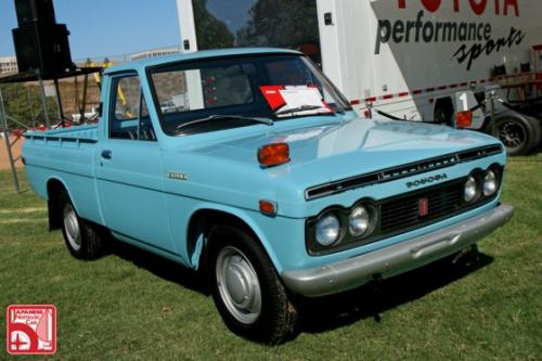 Photo Image Gallery: Toyota Hilux in Blue Gleam   (XX3)  YEARS: -