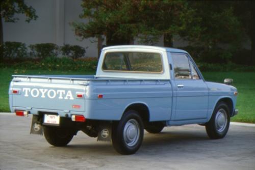 Photo Image Gallery: Toyota Hilux in Blue Gleam   (XX3)  YEARS: -