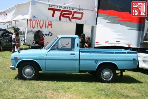 Photo Image Gallery: Toyota Hilux in Blue Gleam   (XX3)  YEARS: -