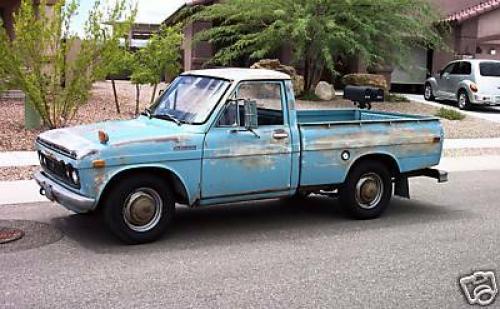 Photo Image Gallery: Toyota Hilux in Blue Gleam   (XX3)  YEARS: -