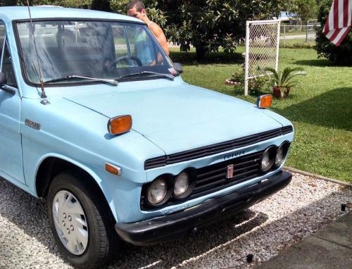 Photo Image Gallery: Toyota Hilux in Blue Gleam   (XX3)  YEARS: -