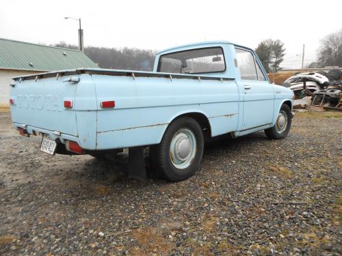 Photo Image Gallery: Toyota Hilux in Blue Gleam   (XX3)  YEARS: -