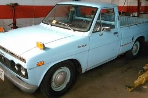 Photo Image Gallery: Toyota Hilux in Blue Gleam   (XX3)  YEARS: -