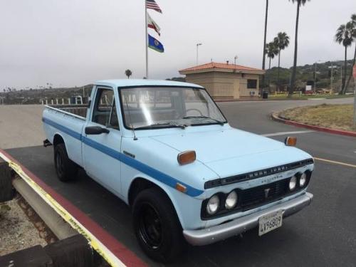 Photo Image Gallery: Toyota Hilux in Blue Gleam   (XX3)  YEARS: -
