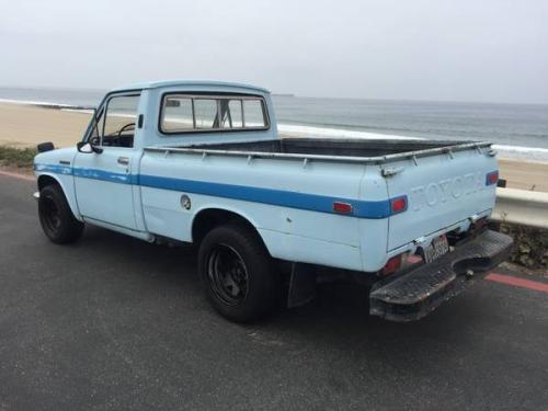 Photo Image Gallery: Toyota Hilux in Blue Gleam   (XX3)  YEARS: -