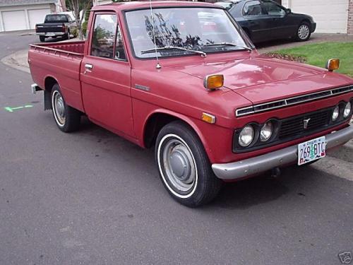 Photo Image Gallery: Toyota Hilux in Red    (XX4)  YEARS: -