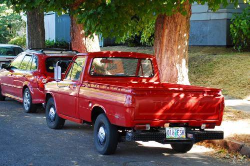Photo Image Gallery: Toyota Hilux in Red    (XX4)  YEARS: -