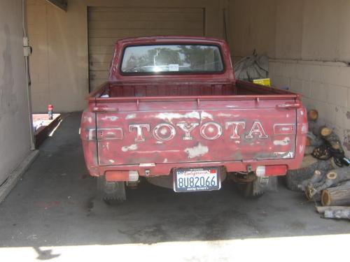 Photo Image Gallery: Toyota Hilux in Red    (XX4)  YEARS: -