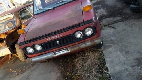 Photo Image Gallery: Toyota Hilux in Red    (XX4)  YEARS: -