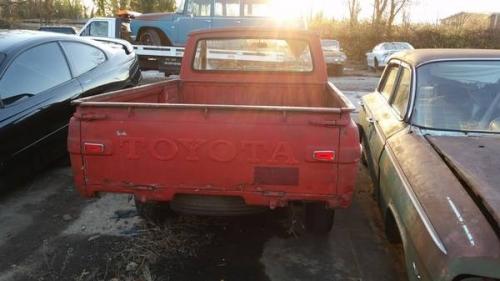 Photo Image Gallery: Toyota Hilux in Red    (XX4)  YEARS: -