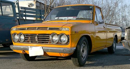 Photo Image Gallery: Toyota Hilux in Yellow    (XX5)  YEARS: -