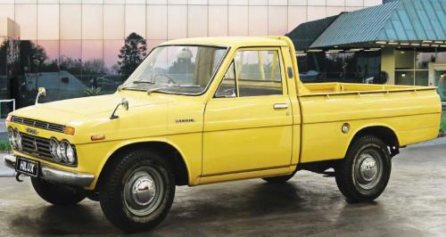 Photo Image Gallery: Toyota Hilux in Yellow    (XX5)  YEARS: -