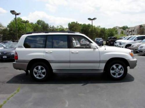 Photo Image Gallery: Toyota Landcruiser in Natural White   (056)  YEARS: -