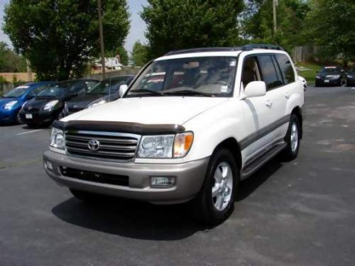 Photo Image Gallery: Toyota Landcruiser in Natural White   (056)  YEARS: -