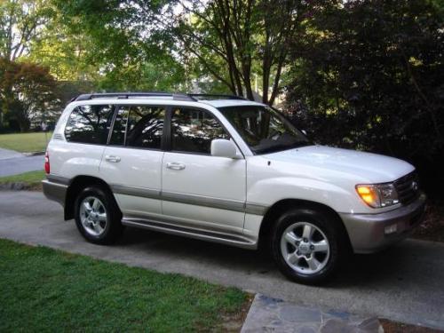 Photo Image Gallery: Toyota Landcruiser in Natural White   (056)  YEARS: -