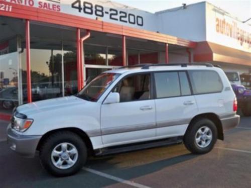 Photo Image Gallery: Toyota Landcruiser in Natural White   (056)  YEARS: -