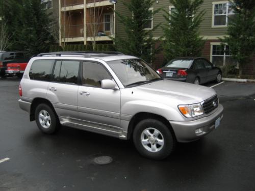 Photo Image Gallery & Touchup Paint: Toyota Landcruiser in Champagne Pearl   (1B1)  YEARS: 1998-2002