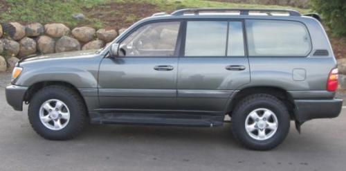 Photo Image Gallery & Touchup Paint: Toyota Landcruiser in Riverock Green Mica  (1C3)  YEARS: 1998-2002