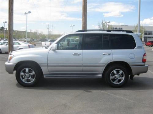 Photo Image Gallery & Touchup Paint: Toyota Landcruiser in Classic Silver Metallic  (1F7)  YEARS: 2006-2007