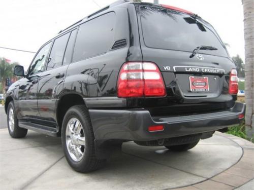 Photo Image Gallery: Toyota Landcruiser in Black    (202)  YEARS: -