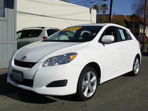 Photo Image Gallery & Touchup Paint: Toyota Matrix in Super White   (040)  YEARS: 2009-2013