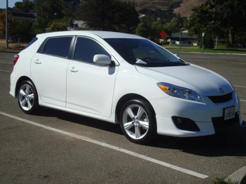 Photo Image Gallery & Touchup Paint: Toyota Matrix in Super White   (040)  YEARS: 2009-2013
