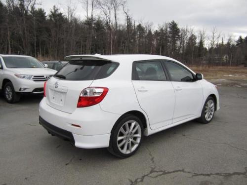 Photo Image Gallery & Touchup Paint: Toyota Matrix in Super White   (040)  YEARS: 2009-2013