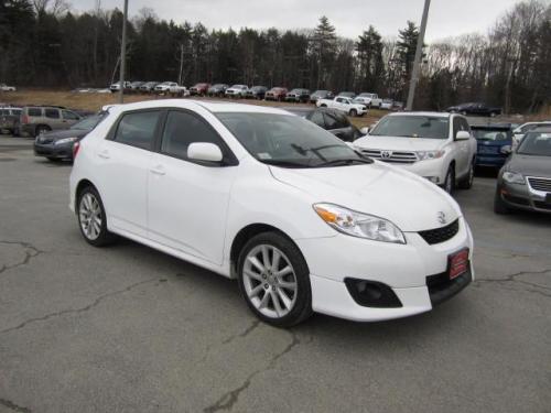 Photo Image Gallery & Touchup Paint: Toyota Matrix in Super White   (040)  YEARS: 2009-2013