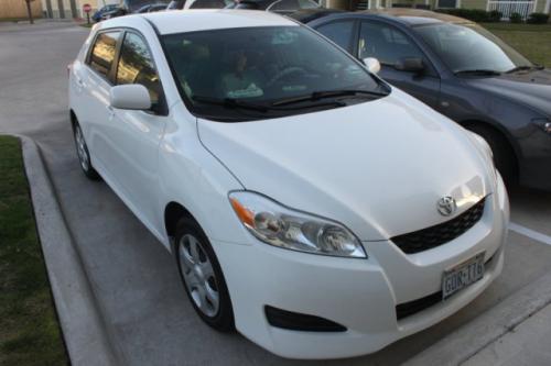 Photo Image Gallery & Touchup Paint: Toyota Matrix in Super White   (040)  YEARS: 2009-2013